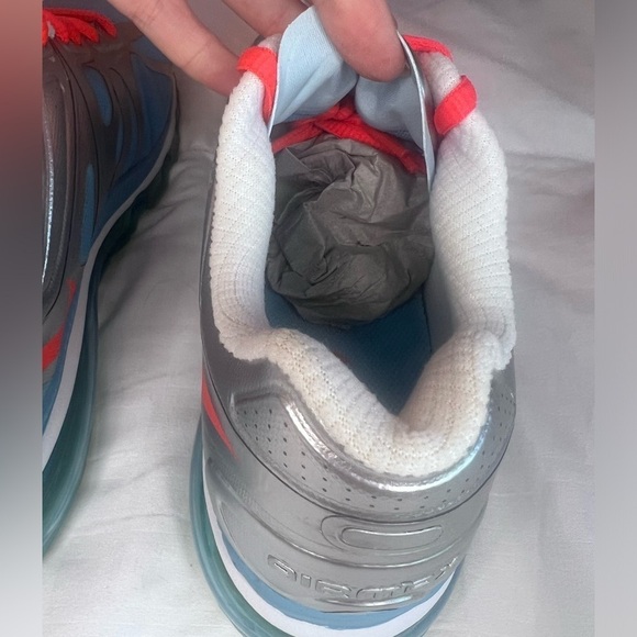 NWT NIKE AIR MAX 2012 -- 7 Women’s / 6Y - Picture 10 of 11